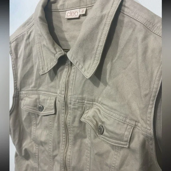 Utility Vest - Picture 3 of 9